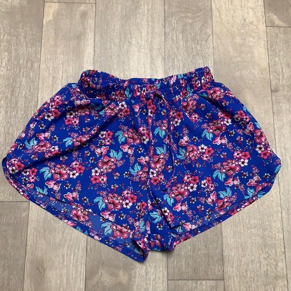 Womens UK2LA Floral Short Shorts‎